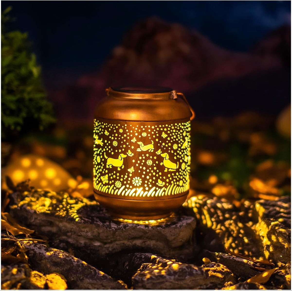 Dachshund Dog Solar Lanterns Outdoor Waterproof Hanging Solar Lights Dachshund Dog Gifts for Women & Men Metal Decorative LED Dachshund Dog Lanterns for Garden Decor,Patio,Lawn,Pathway,Yard